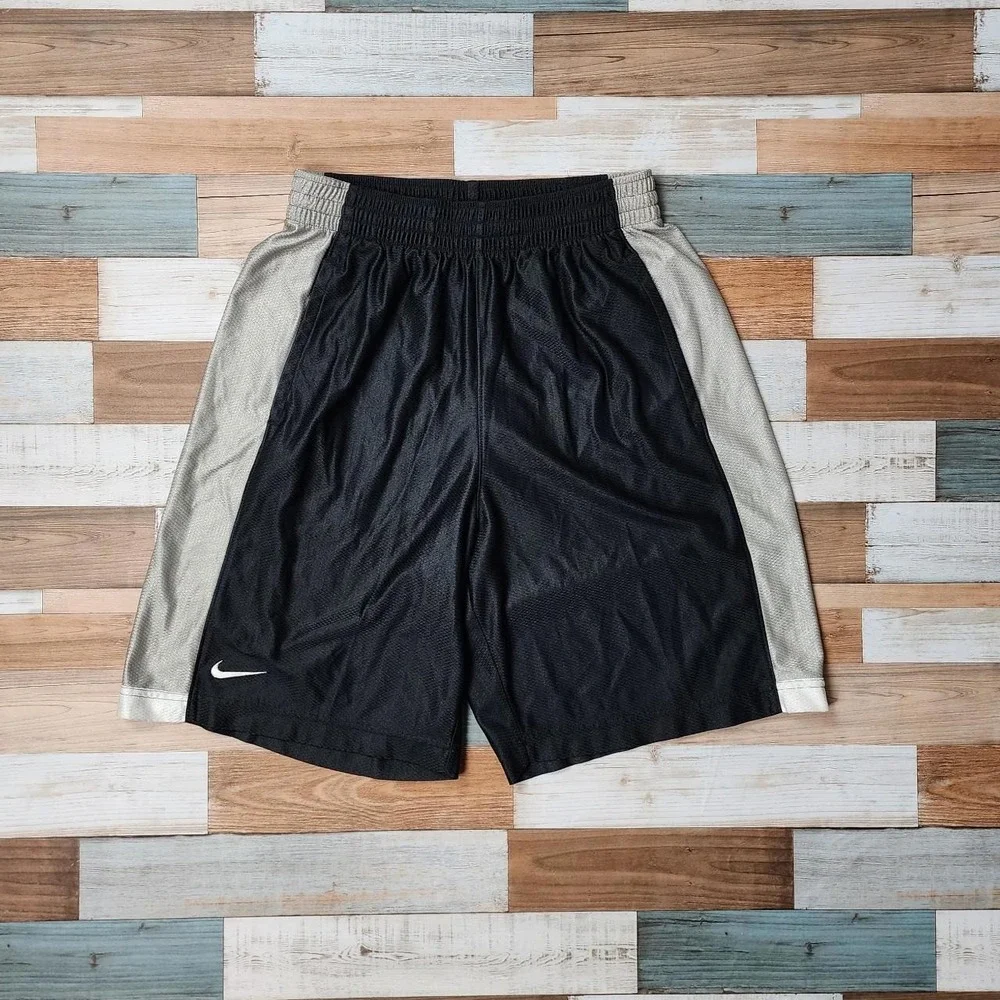 Nike Swoosh NBA Vintage 90s Men's Practice Black and Grey Mesh Shorts Sz Medium‎